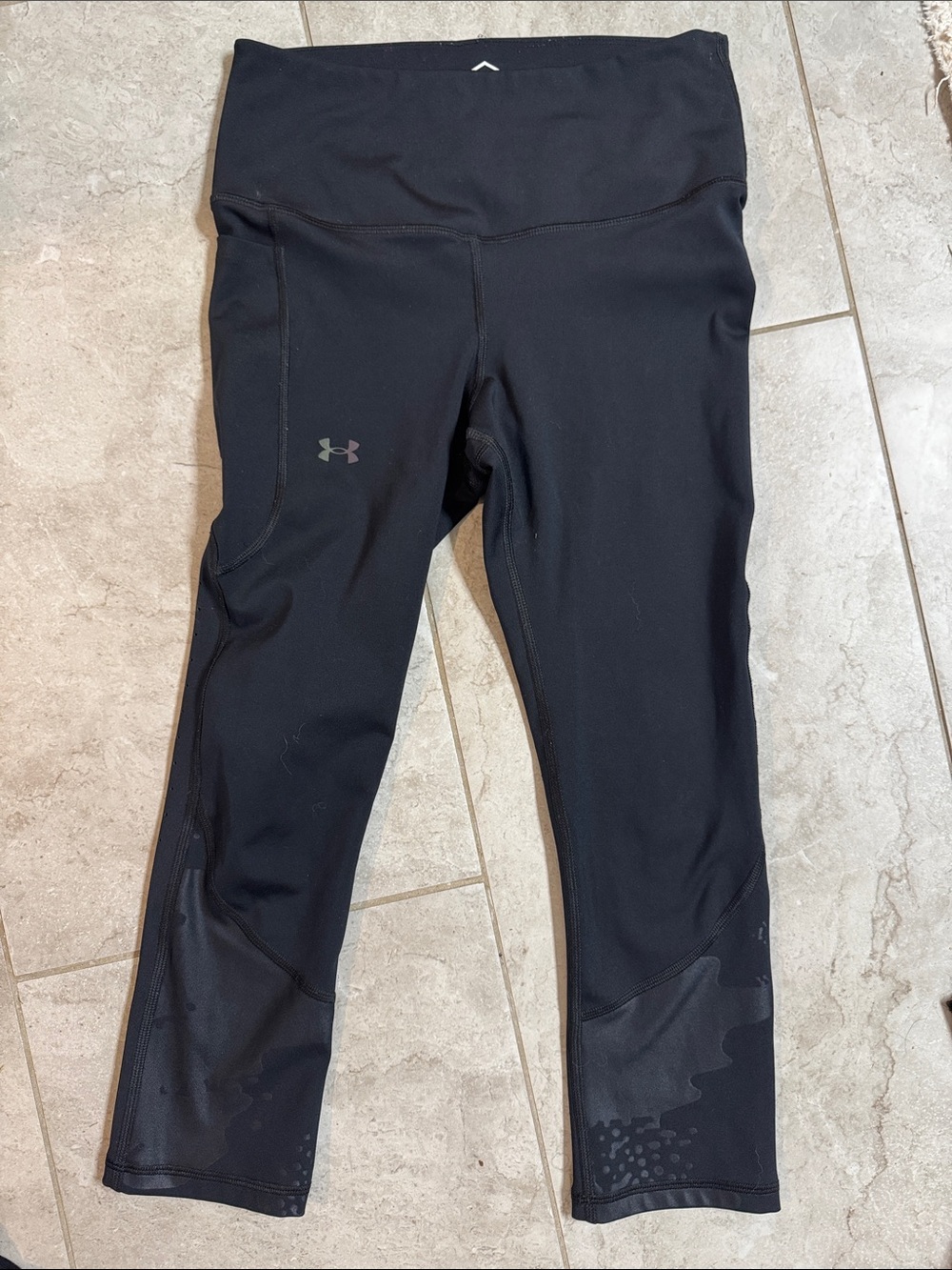 Under Armour Black Capri Heatgear Training Leggings with Subtle Logo
